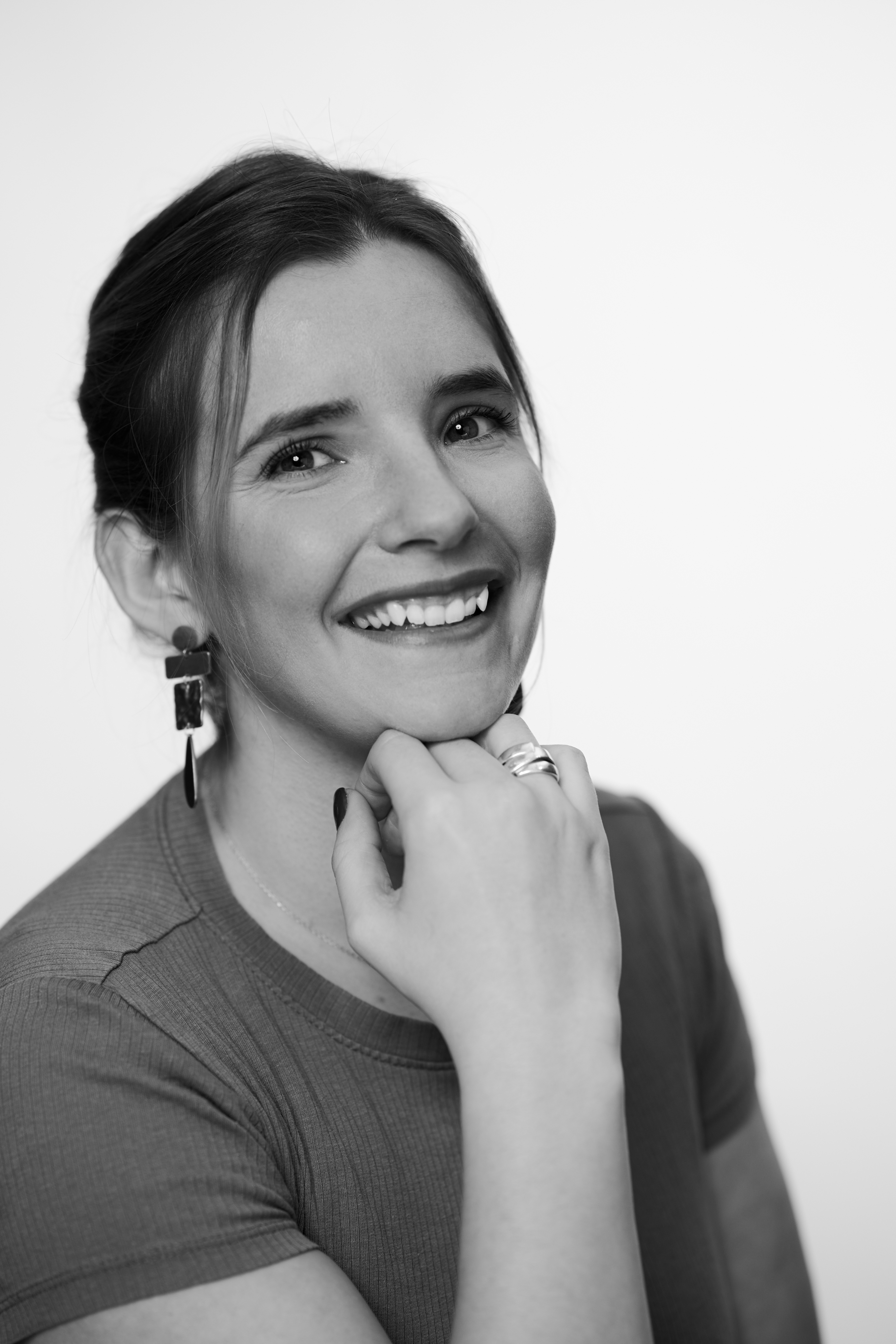 Retrato de Lisa Lavigne sonriendo